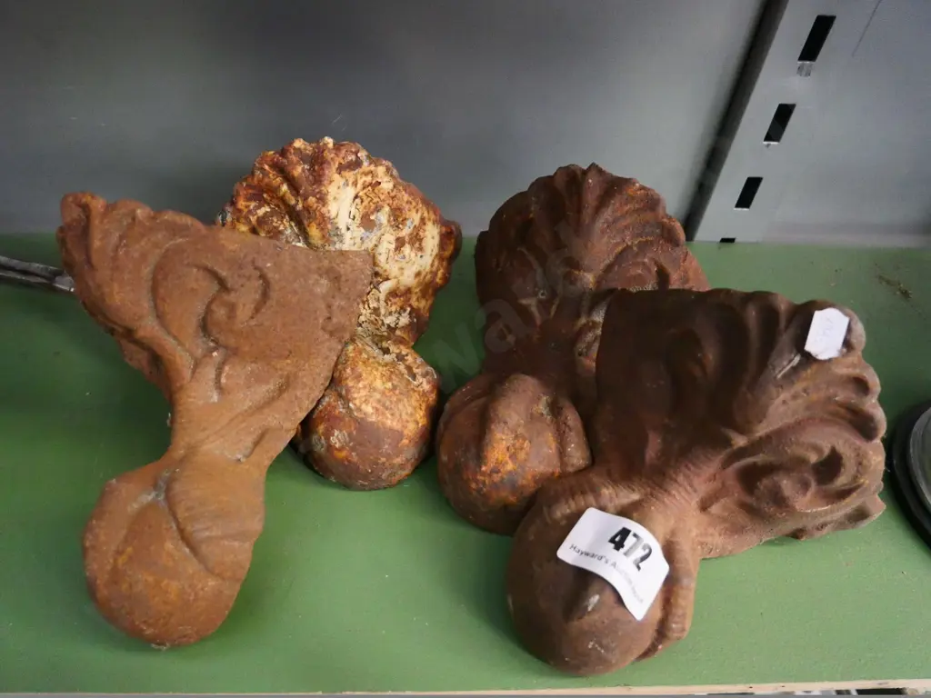 4 matching cast iron claw and ball bath feet Image 1++