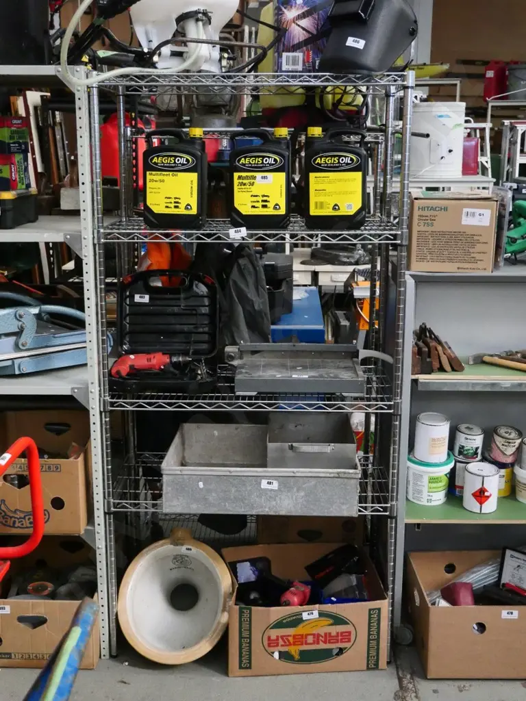 chrome and metal shelves Image 1++