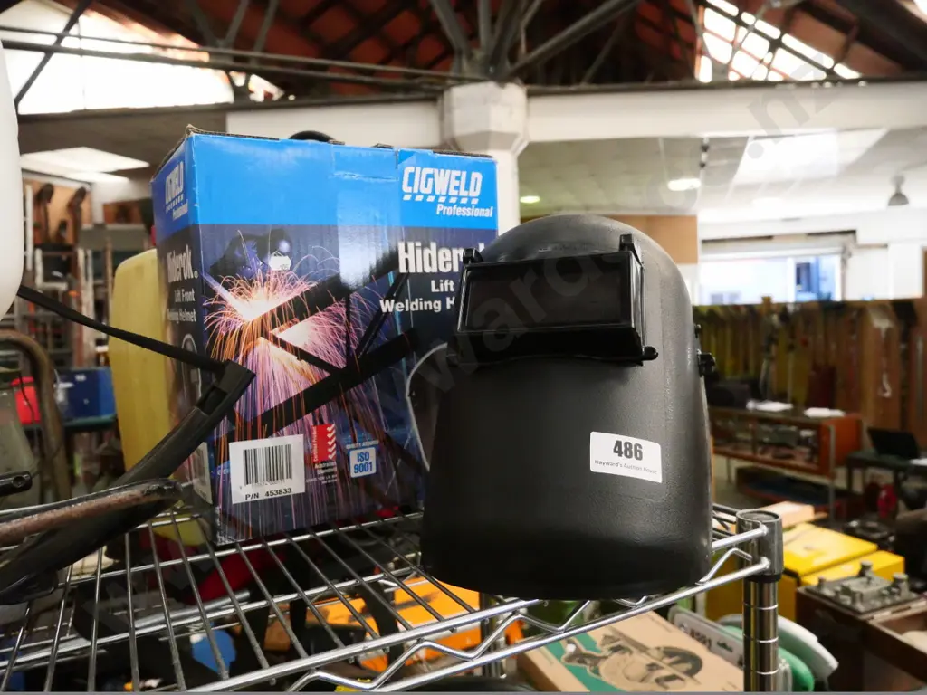 as-new welder's mask Image 1++