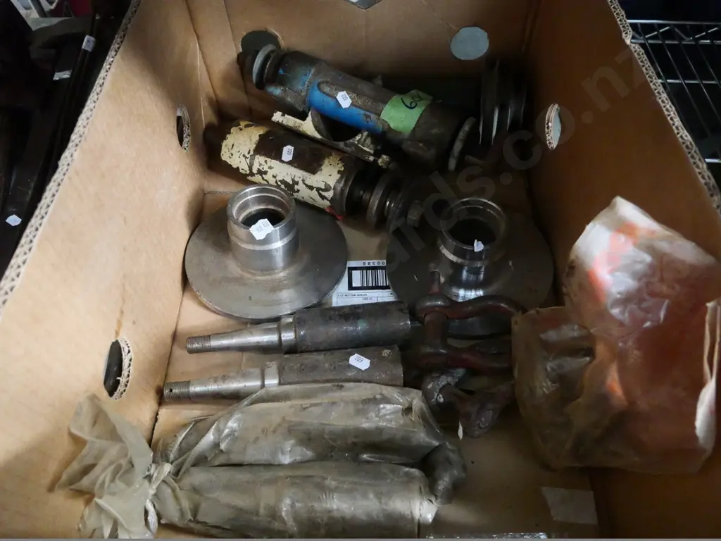 box of lathe parts, D-shackles, etc. Image 1++