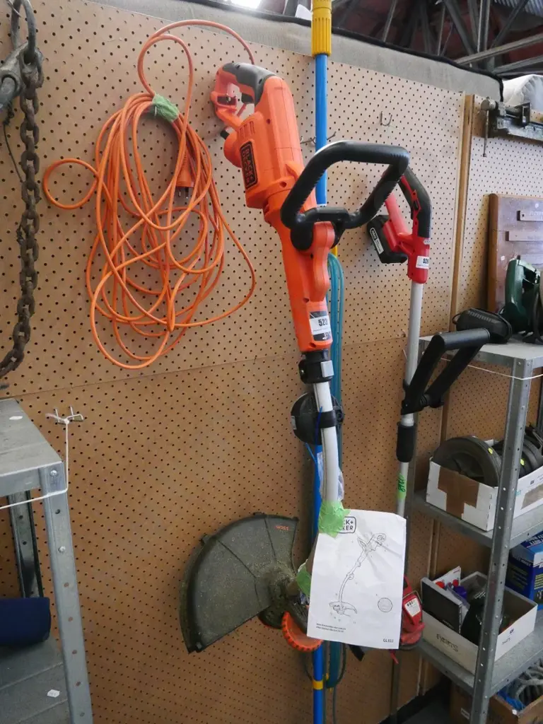 Black and Decker corded line trimmer Image 1++