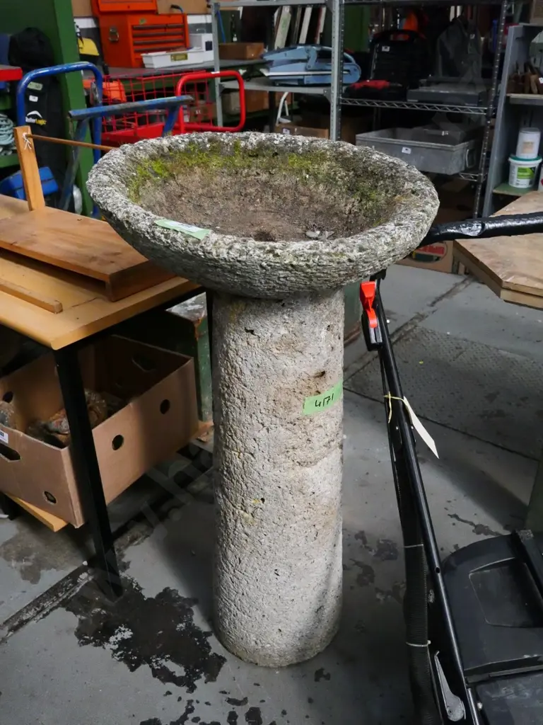 large concrete water feature - needs pump, etc. H-1070 Diameter 570 Image 1++