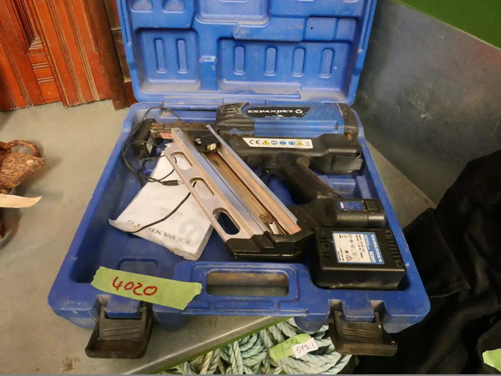 Expandet electric nail gun Image 1++