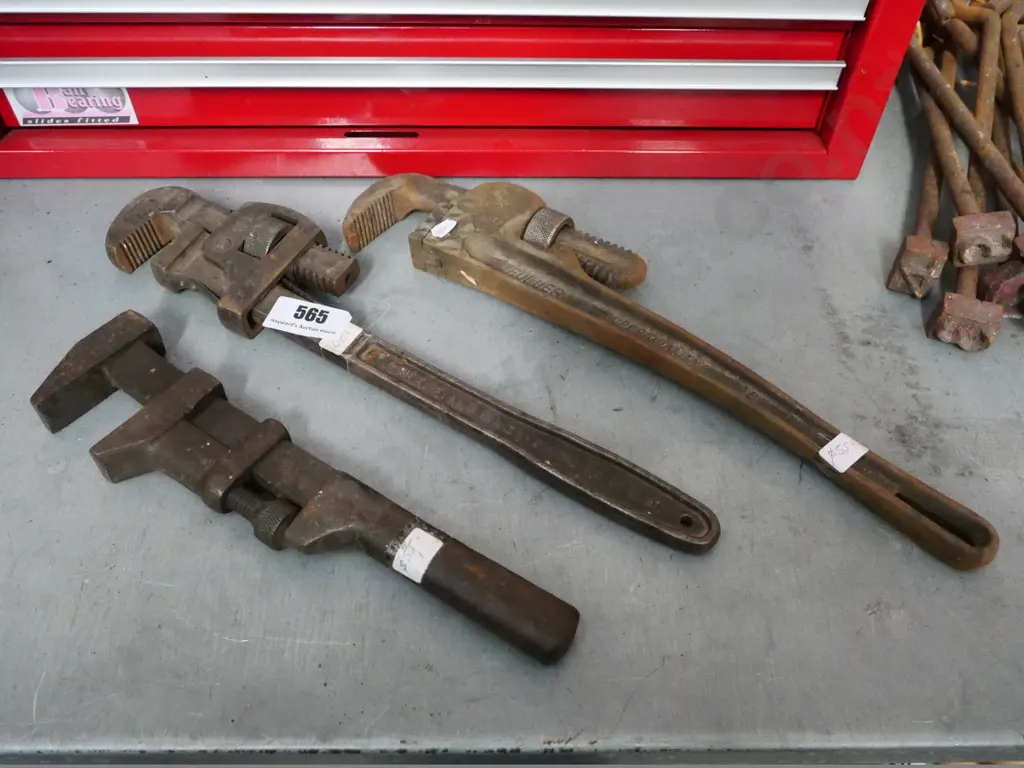 3 pairs of plumbing stiltons Image 1++
