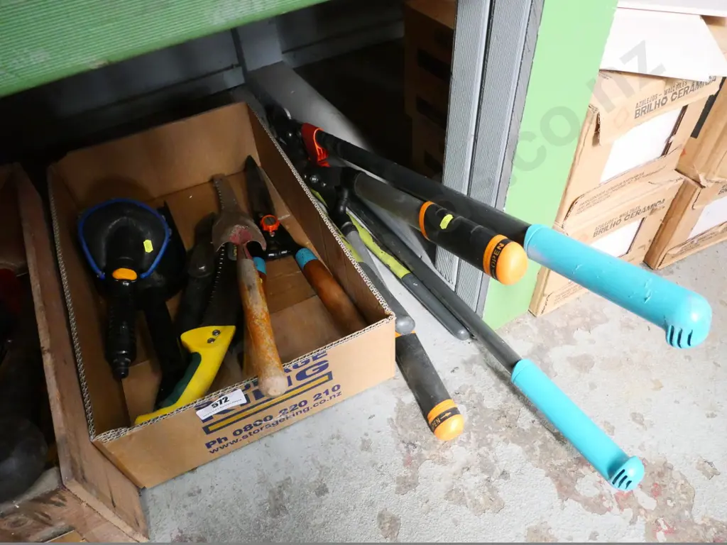 box of garden tools, loppers, hedge clippers etc. Image 1++