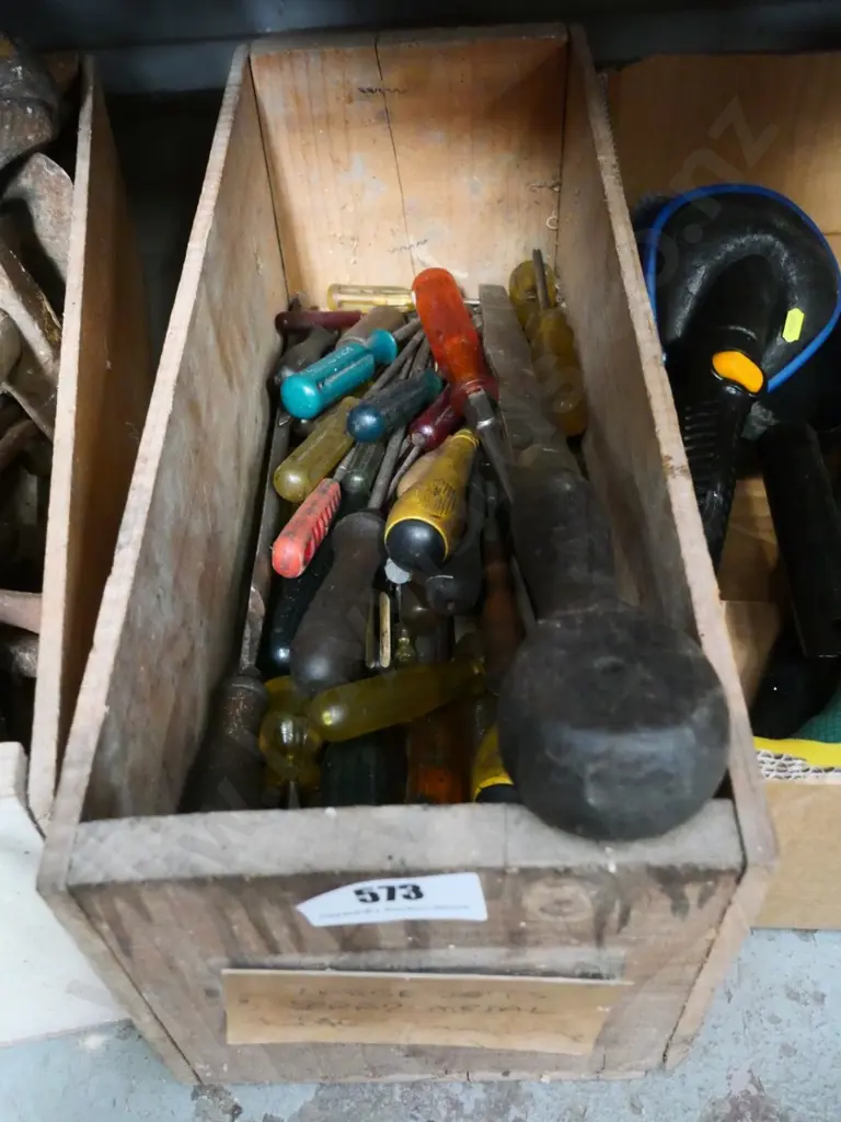 box of screwdrivers  Image 1++