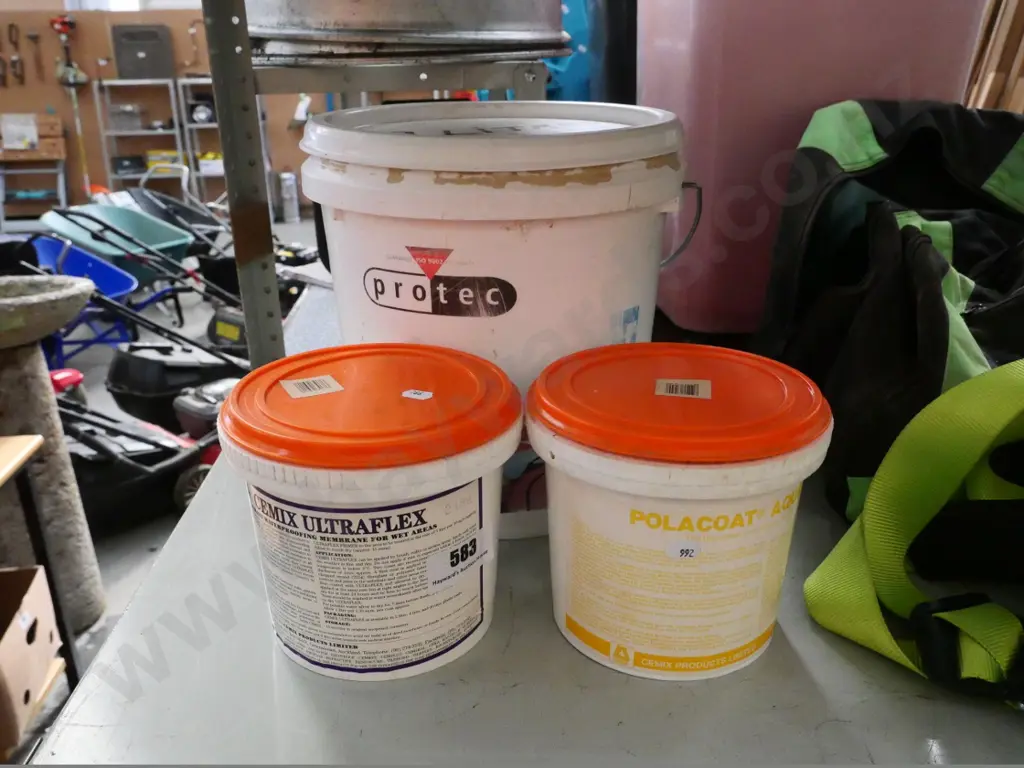 pail of paint and 2 pots of waterproofing membrane Image 1++