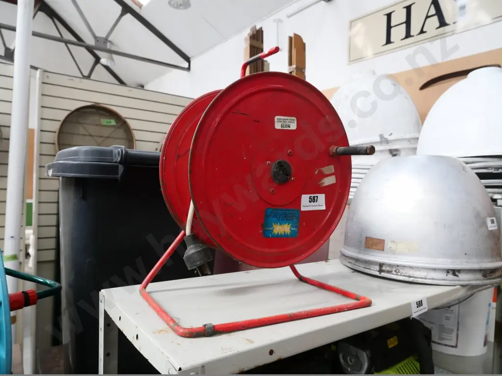 extension cord on reel Image 1++