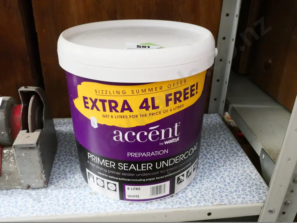 8l pail of undercoat Image 1++