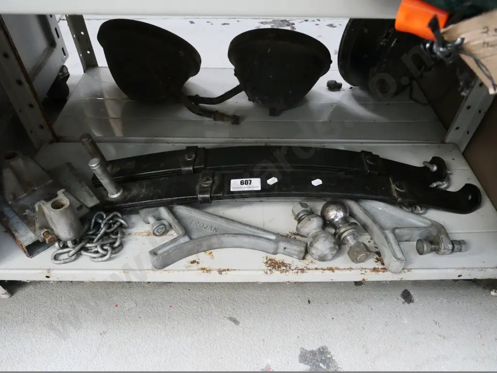 2 tow-balls and stabilizer arms Image 1++
