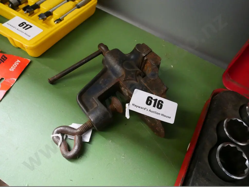 small vintage hobby vise Image 1++