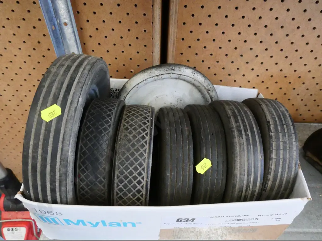 box of assorted wheels Image 1++