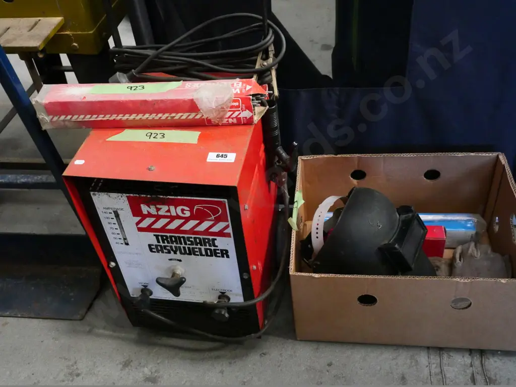 NZIG Trans-Arc Easywelder and box of accessories Image 1++