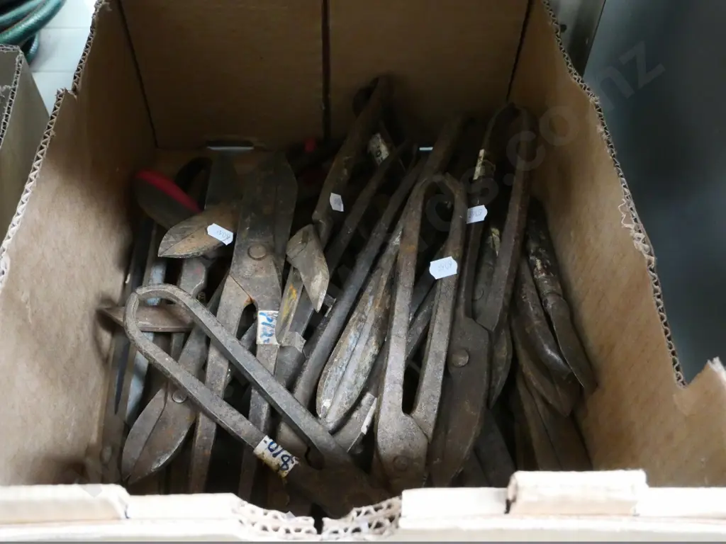 box of rusty tin-snips Image 1++