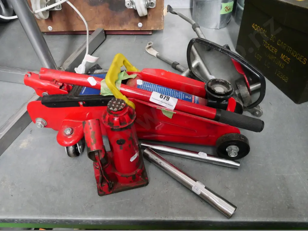 trolley jack, caravan towing mirror and a bottle jack Image 1++