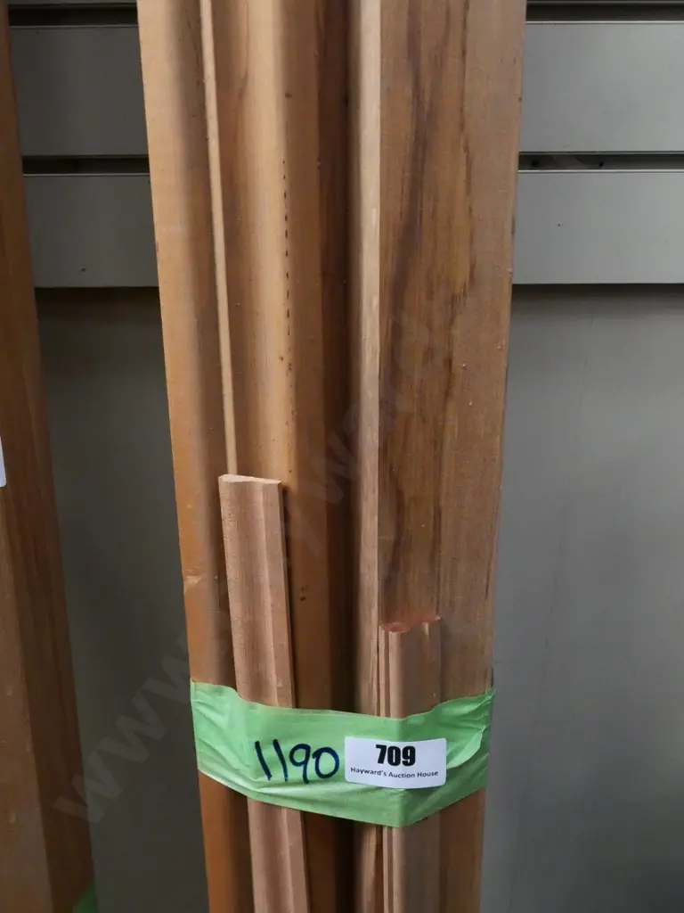 various lengths of rimu moulding Image 1++
