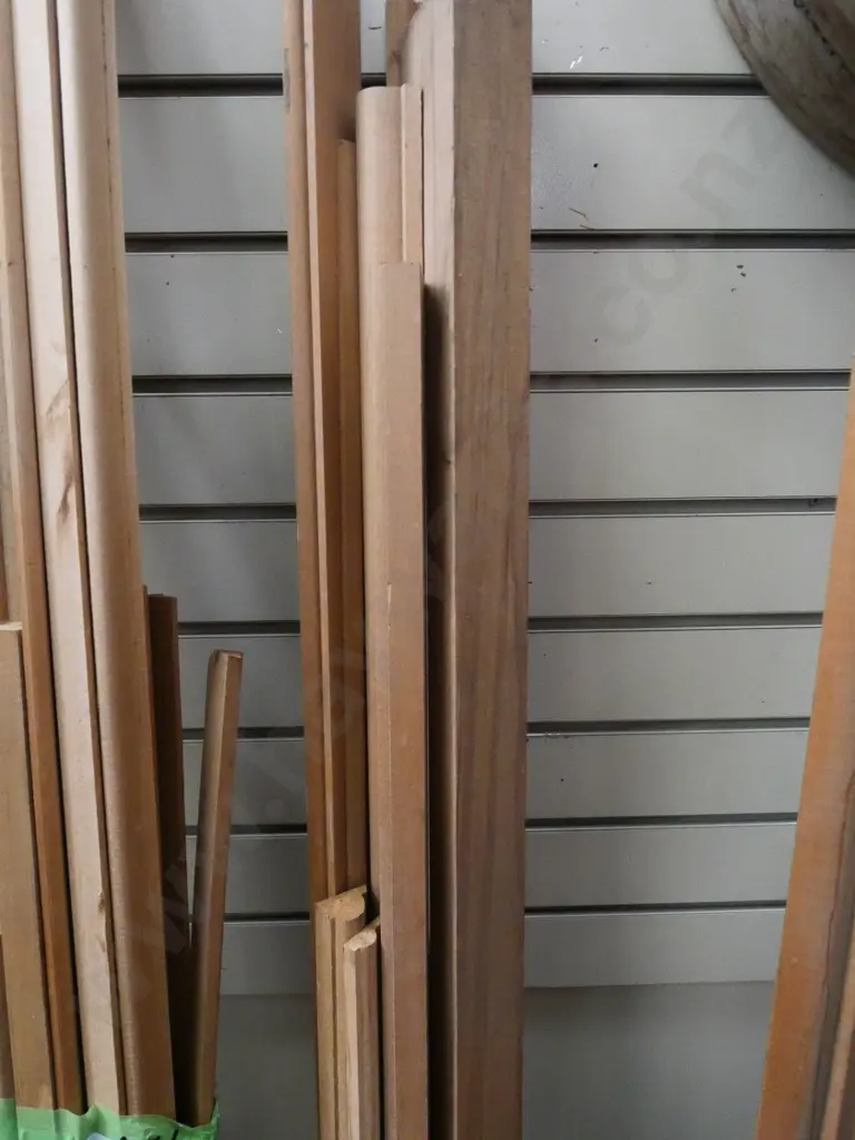 various lengths of rimu moulding Image 1++