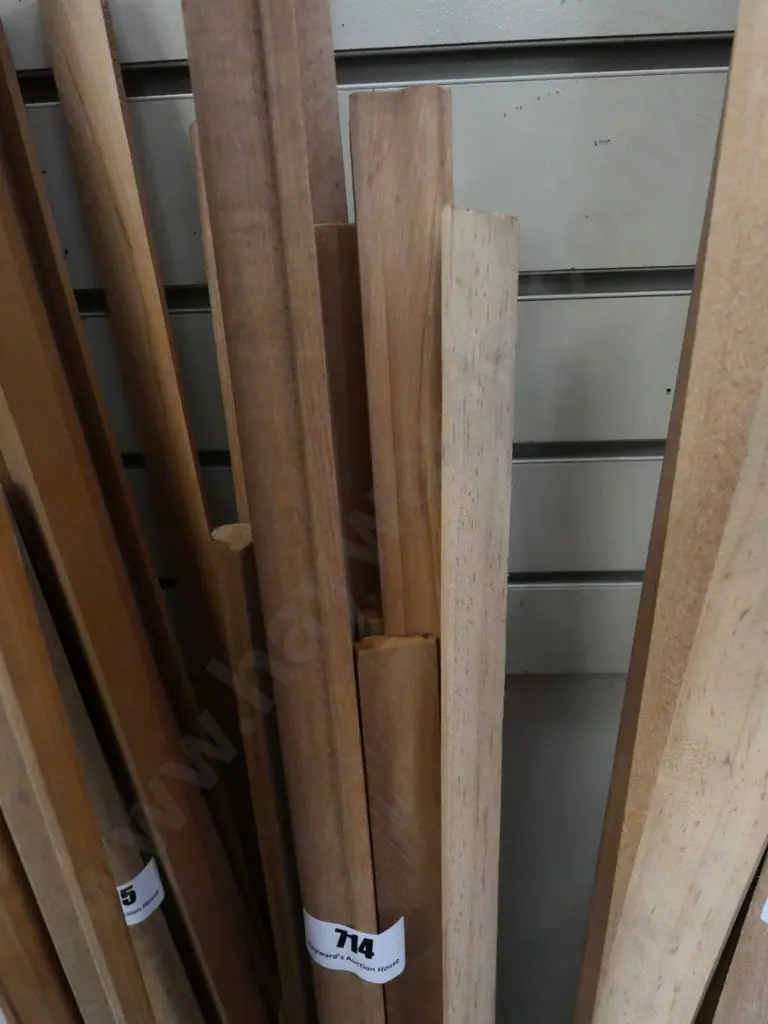 various lengths of rimu moulding Image 1++