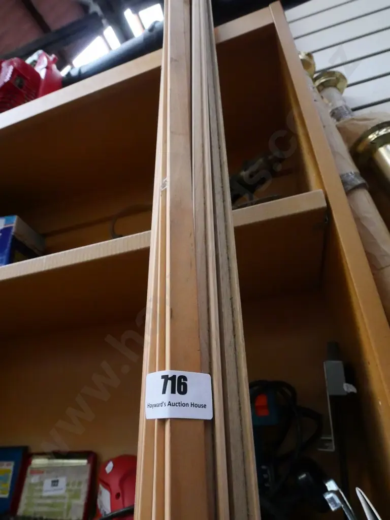 various lengths of rimu moulding Image 1++