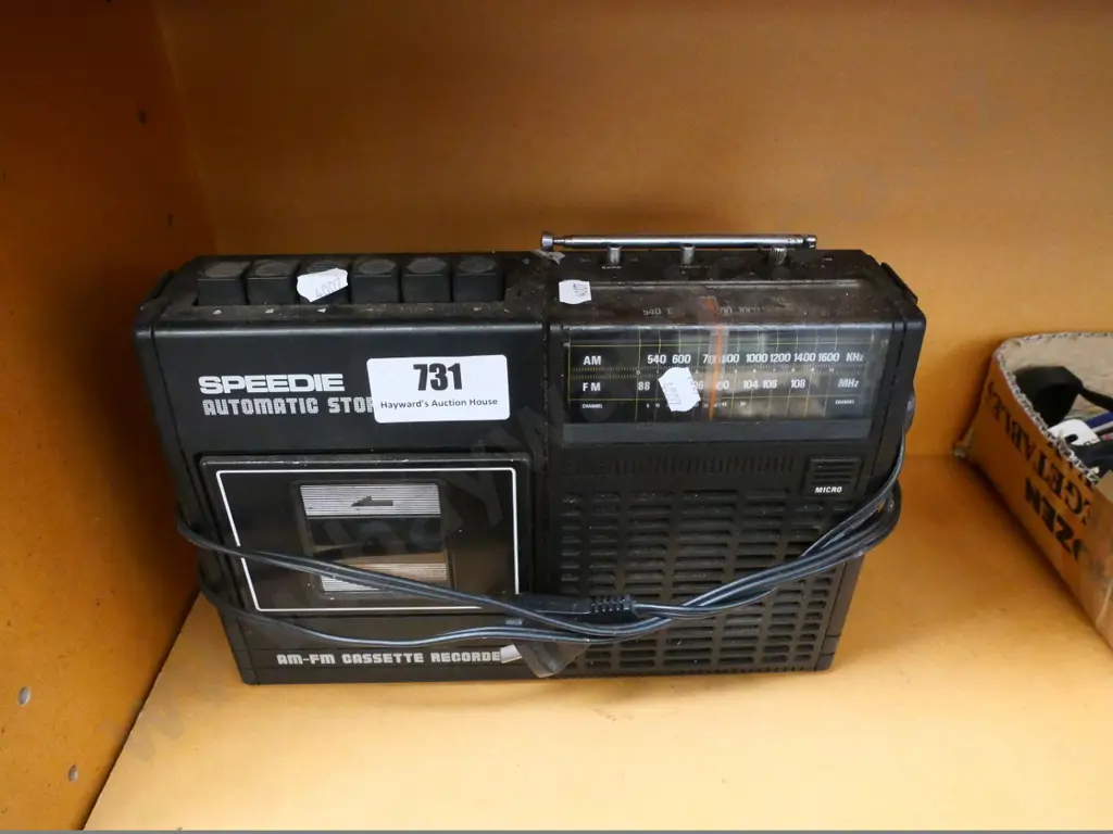 workshop AM/FM/cassette radio Image 1++