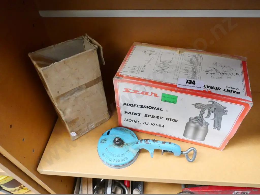 paint spray gun and benchtop slicer Image 1++