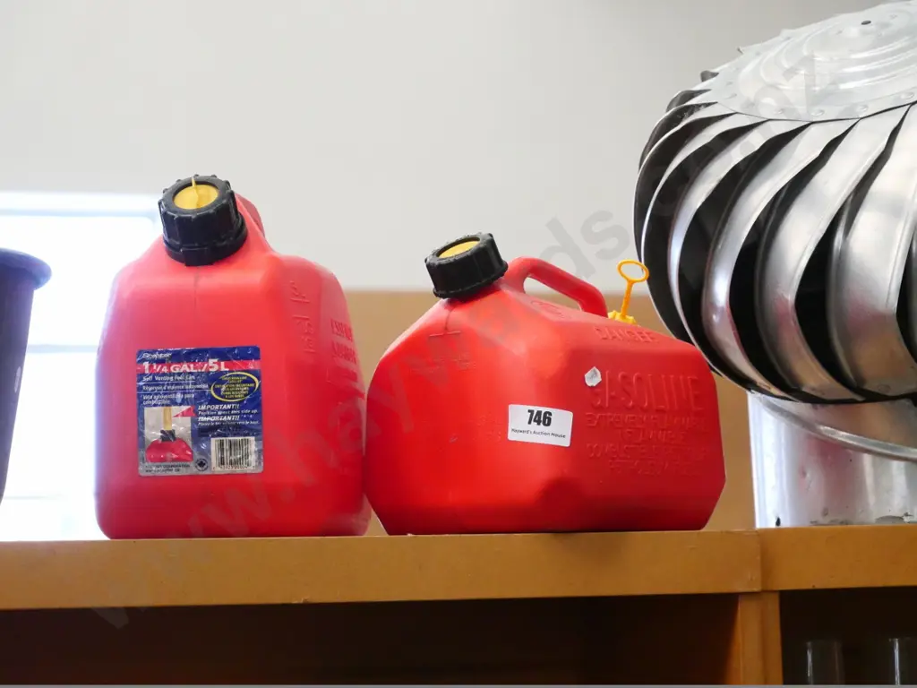 two 5l fuel containers Image 1++