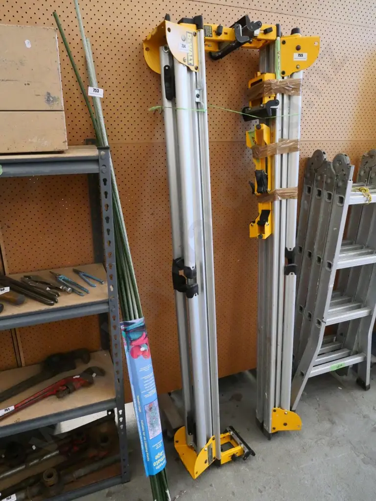 Dewalt drop-saw stand - missing some attachments Image 1++