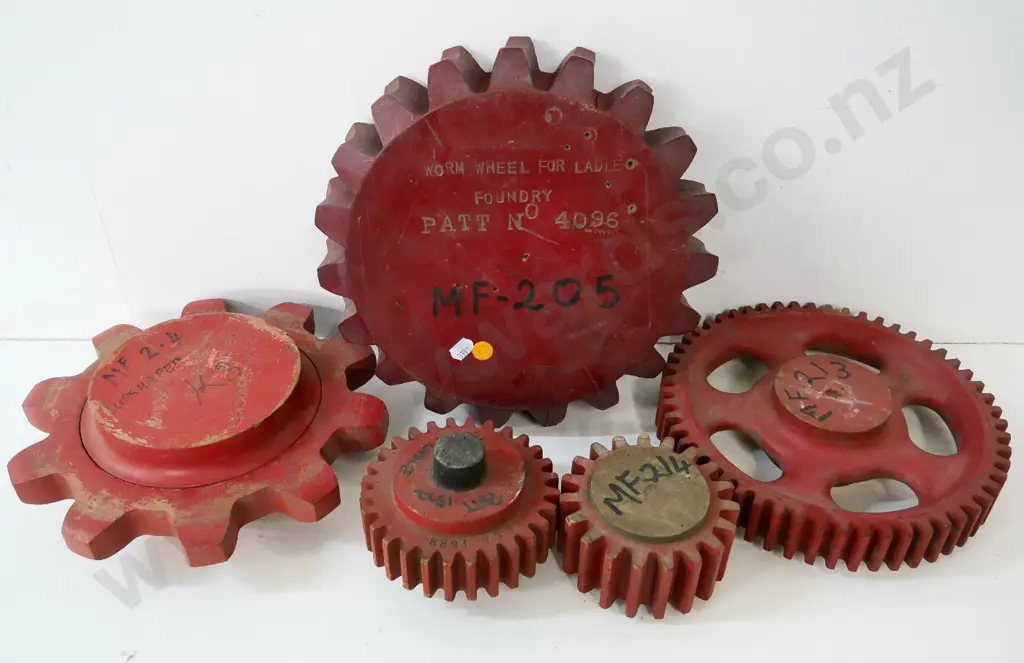 5 wooden foundry forms, one has 2 parts - largest is Diameter 260 Image 1++