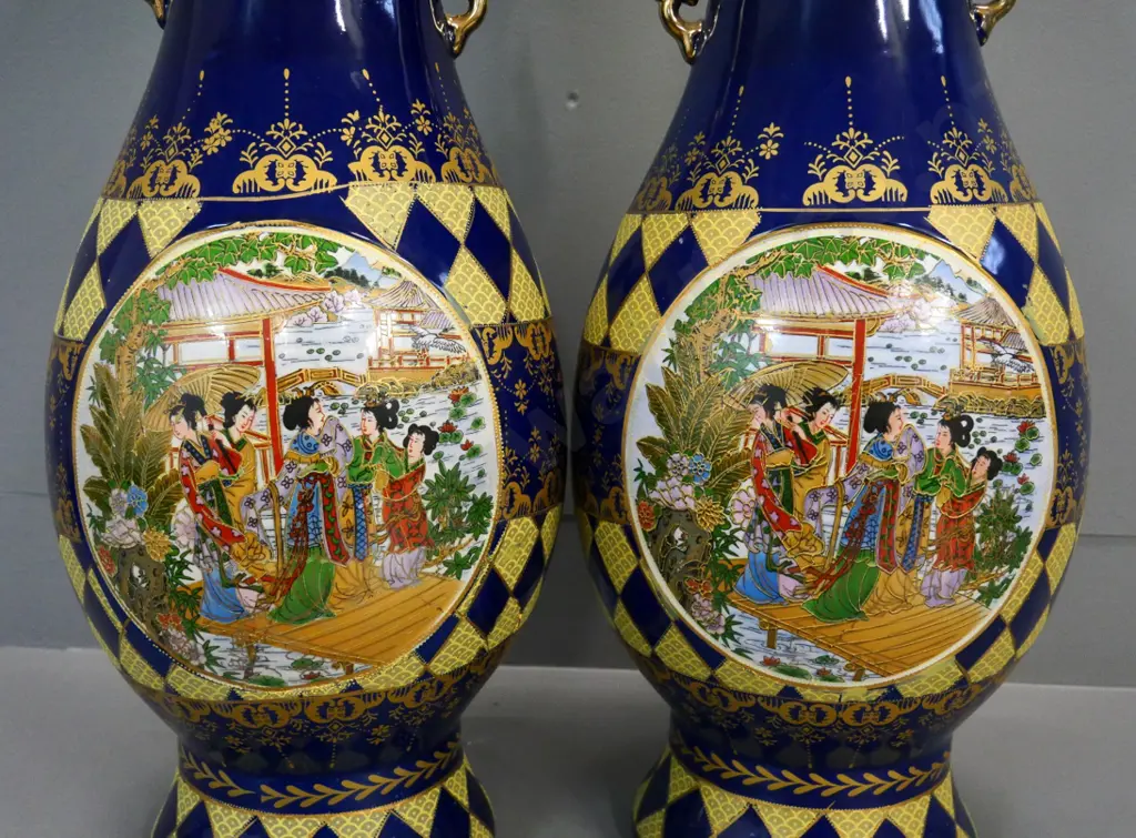 pair of reproduction large Chinese traditional vases H-590 Diameter 220 at widest Image 1++