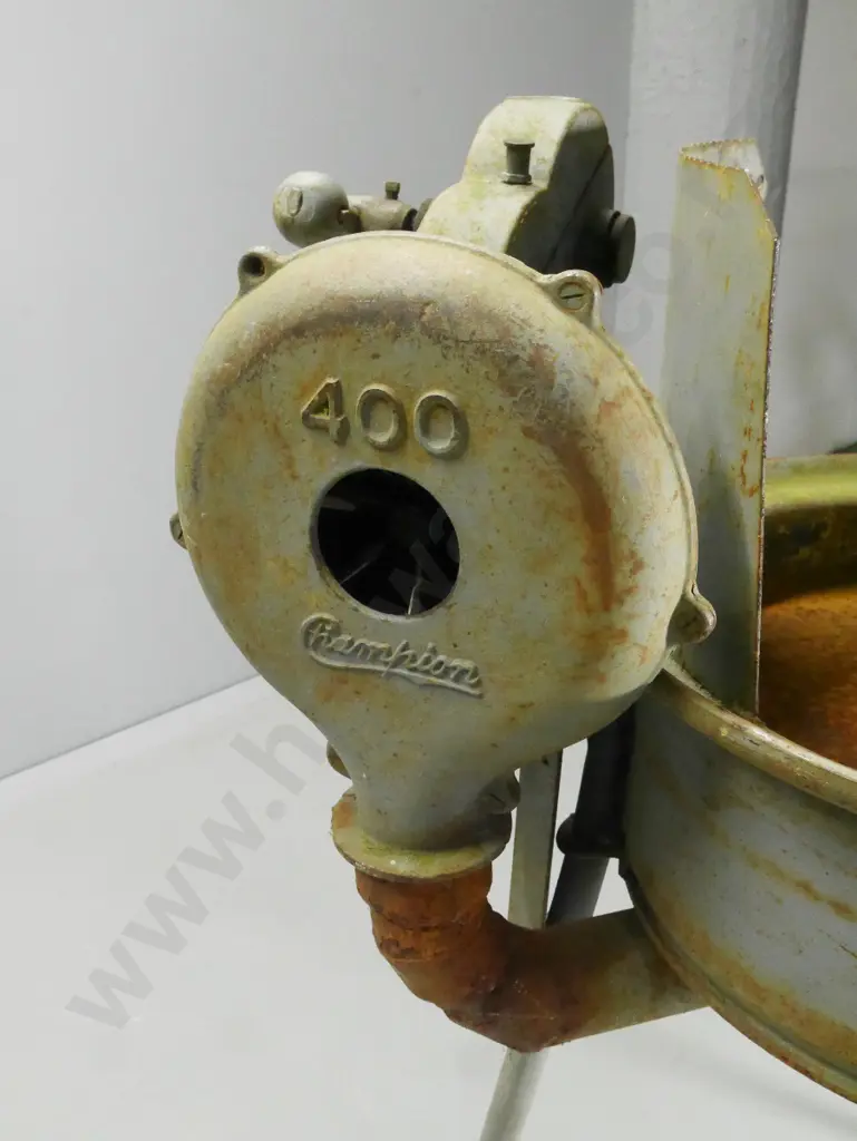 hand-operated Champion blower forge on tripod base H-1260 Diameter 600 Image 1++