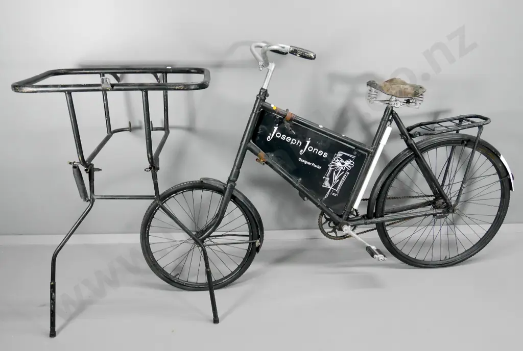 vintage delivery bike with florist's display sign, front rack - restorer's condition H-1100 L-1700 Image 1++