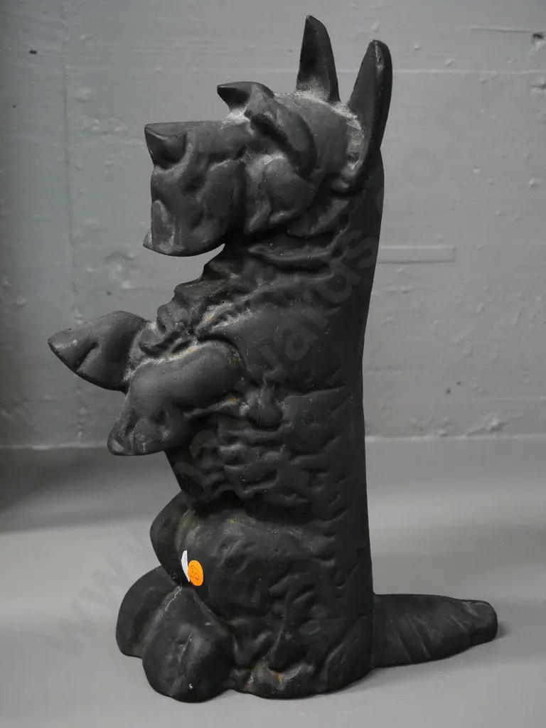 cast iron Scottie dog door stop H-350 Image 1++