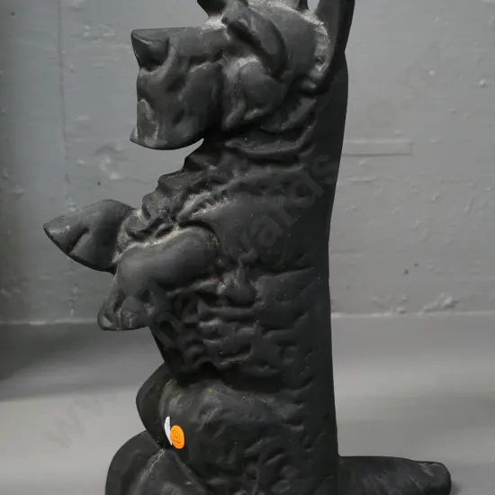 cast iron Scottie dog door stop H-350