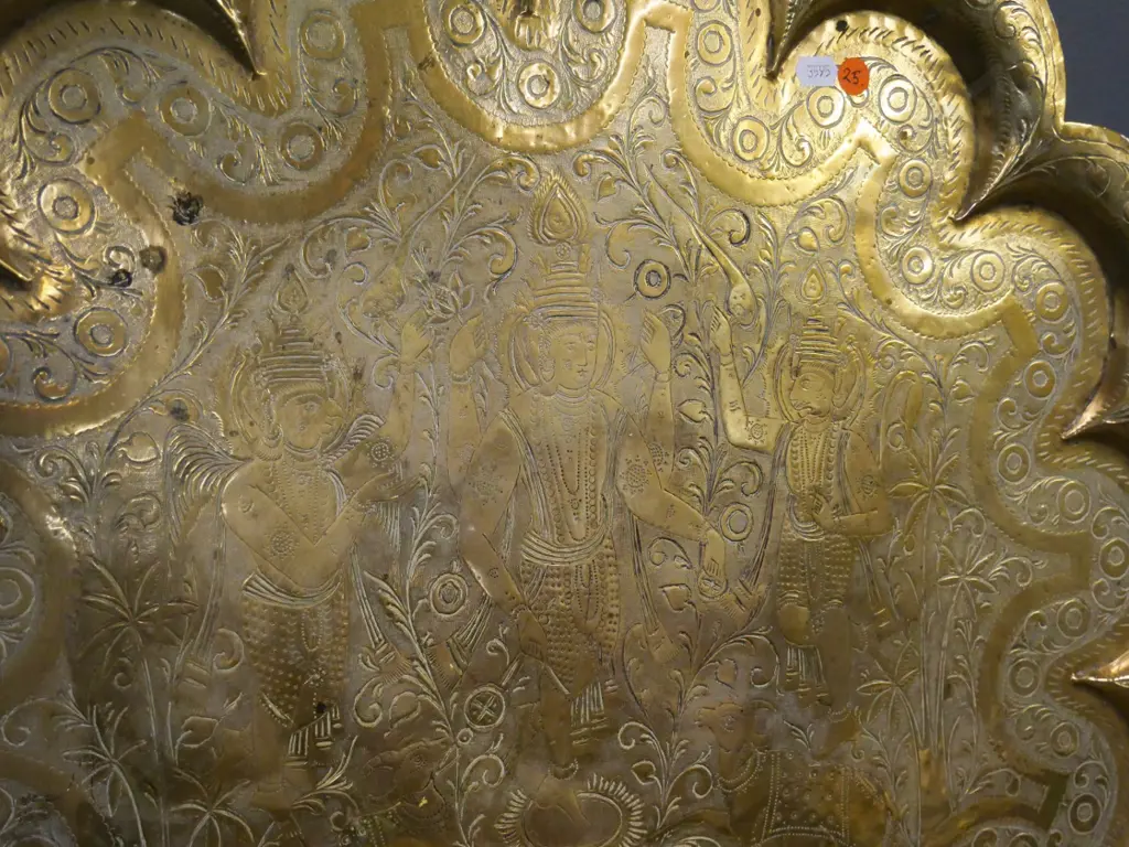 large brass scalloped-edge tray with etched Indian motif pattern Diameter 610 Image 1++