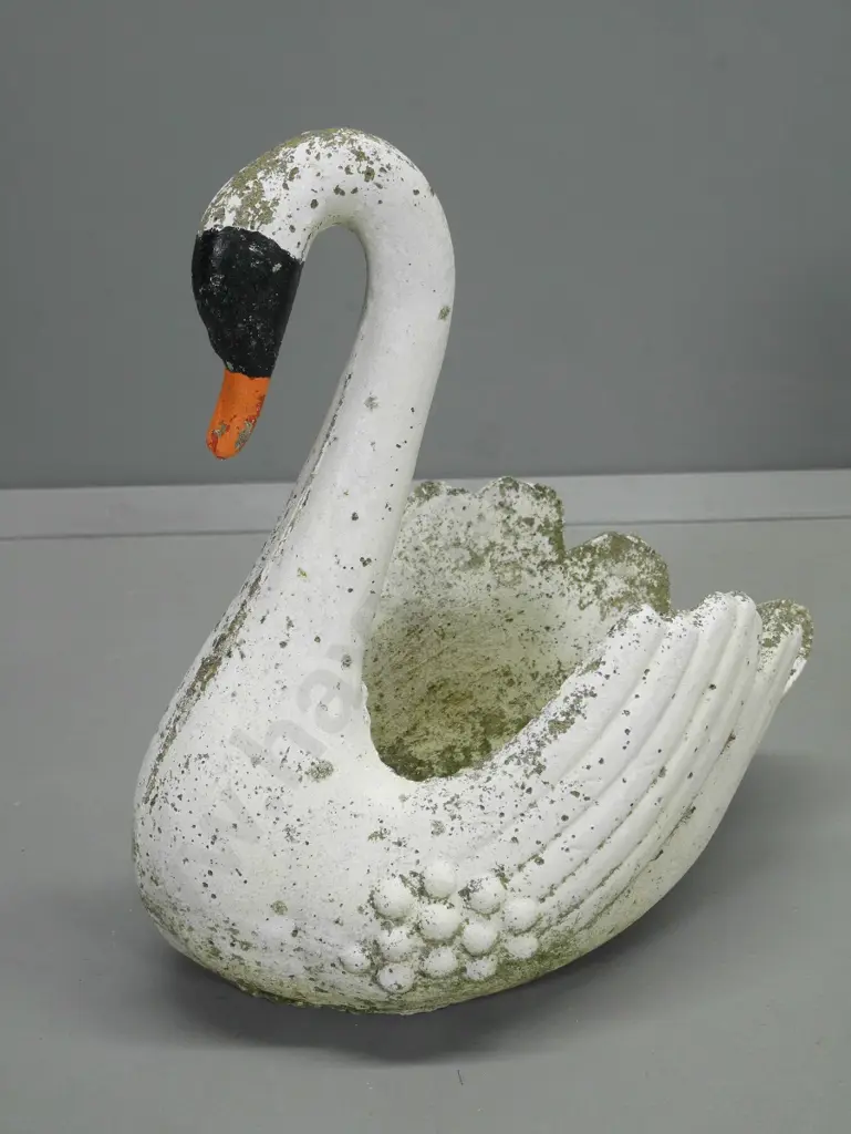 cast concrete swan garden - some peeling of paint H-520 L-500 W-280 Image 1++