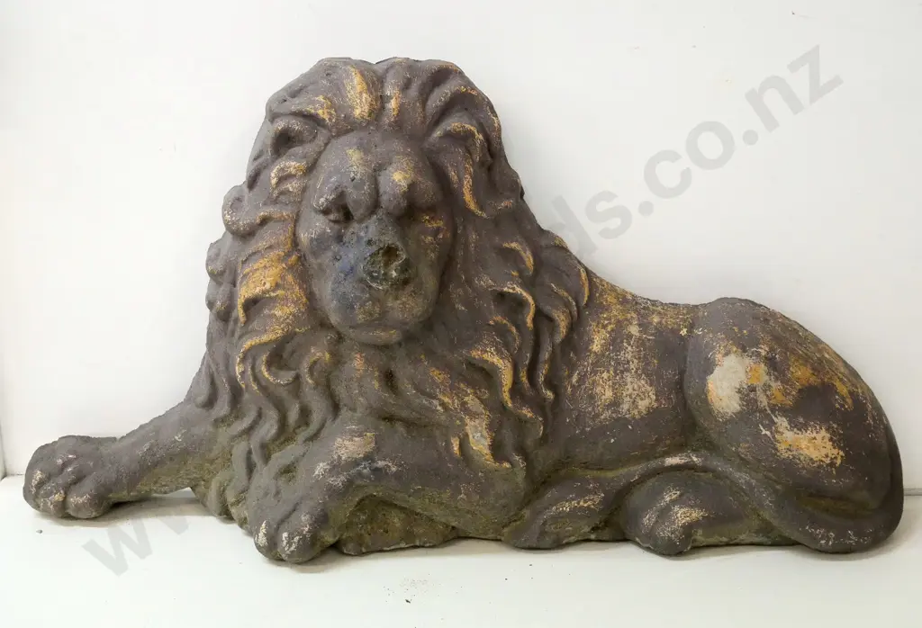 cast concrete flat-back sitting lion figure - fault/damage to nose H-380 W-780 D-130 Image 1++