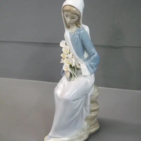 Lladro figure - woman with lilies, No. 5 - note that part of one flower stem missing H-240
