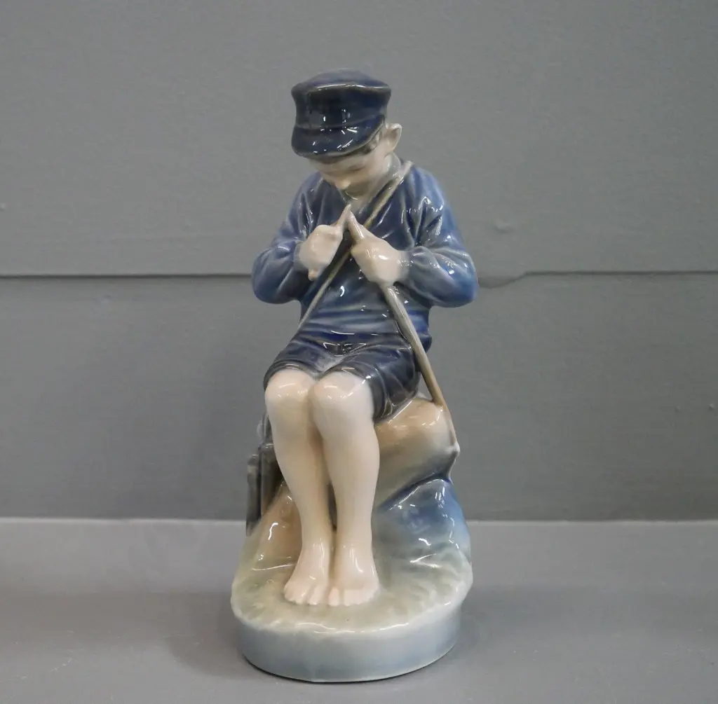 Royal Copenhagen whittling boy figure No. 905 - H-190 Image 1++