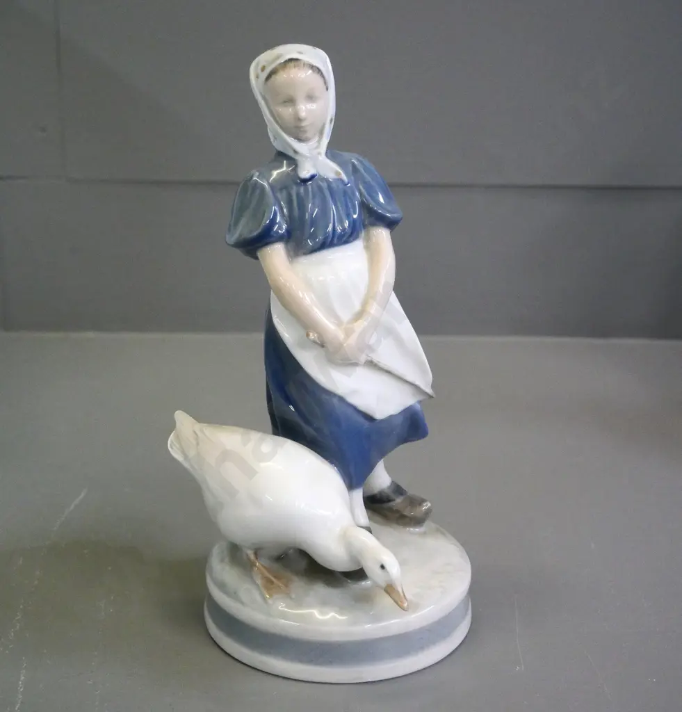Royal Copenhagen figurine - girl with goose No. 527. H-230 Image 1++