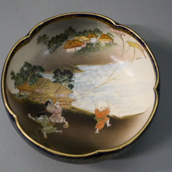small Japanese fine Satsuma bowl with maker's mark - H-50 Diameter 120