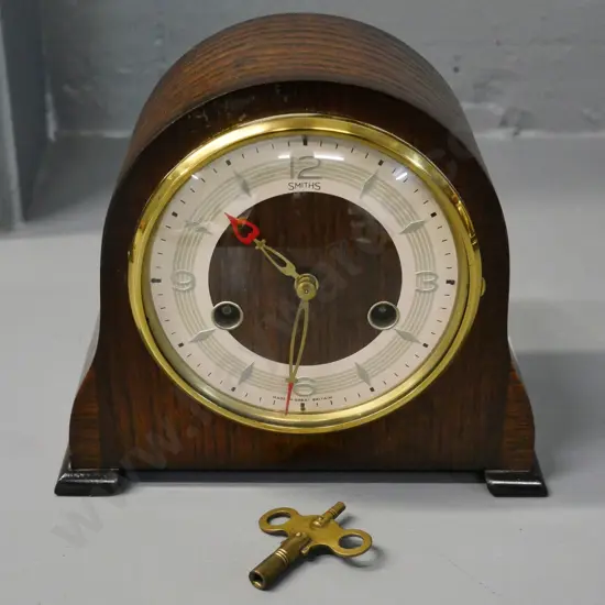 deco style oak-cased Smiths mantel clock - with key H-170 W-190 D-90