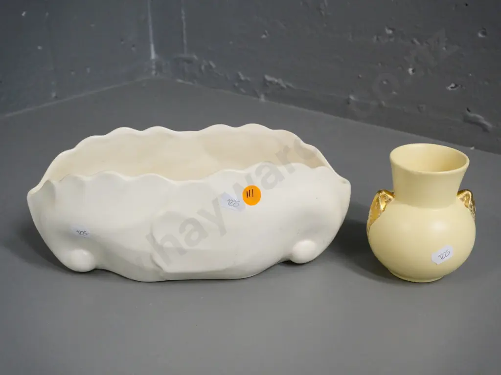 2 Crown Lynn vases - No. 105 H-110 D-270 and smaller No. 134 Image 1++