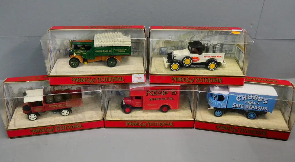 Matchbox Models of Yesteryear - 5 delivery trucks Image 1++