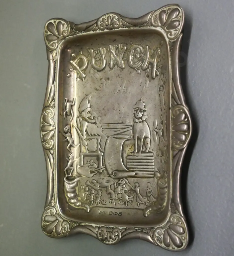 small sterling silver tray / pin dish with impressed Punch magazine illustration L-100 W-70 Image 1++