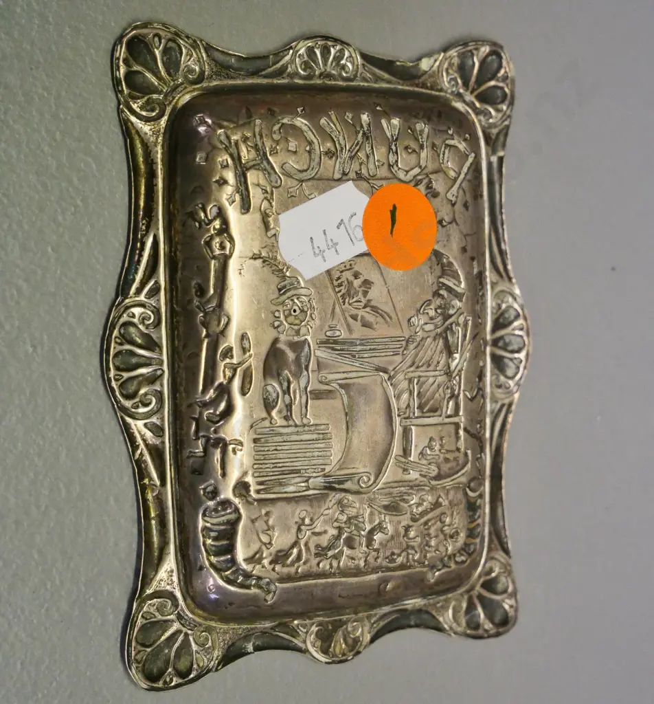 small sterling silver tray / pin dish with impressed Punch magazine illustration L-100 W-70 Image 1++