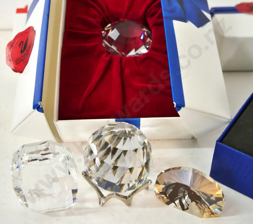 4 boxed Swarovski crystal ornaments - faceted crystal on stand and 3 others Image 1++
