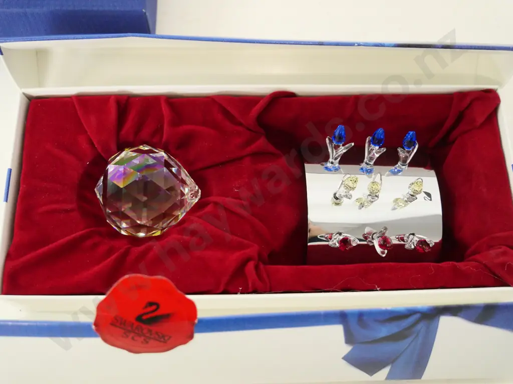 3 boxed Swarovski crystal ornaments and a boxed Chinese crystal swan Image 1++