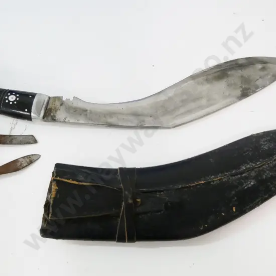 kukri knife L-400 with leather sheath and 2 smaller inset knives - some corrosion and wear