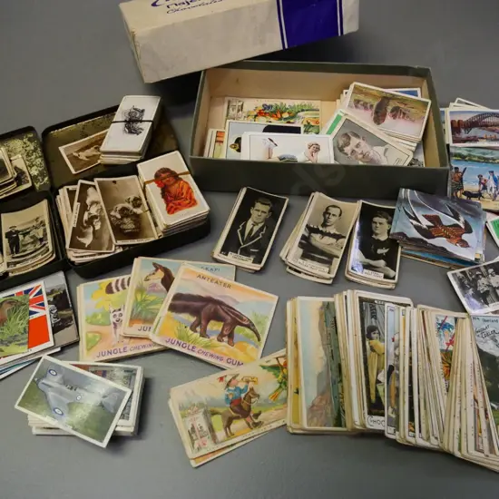 large assortment of loose collector cards - cigarette, Tobler, chewing gum incl. New Zealand footballers, early scenes