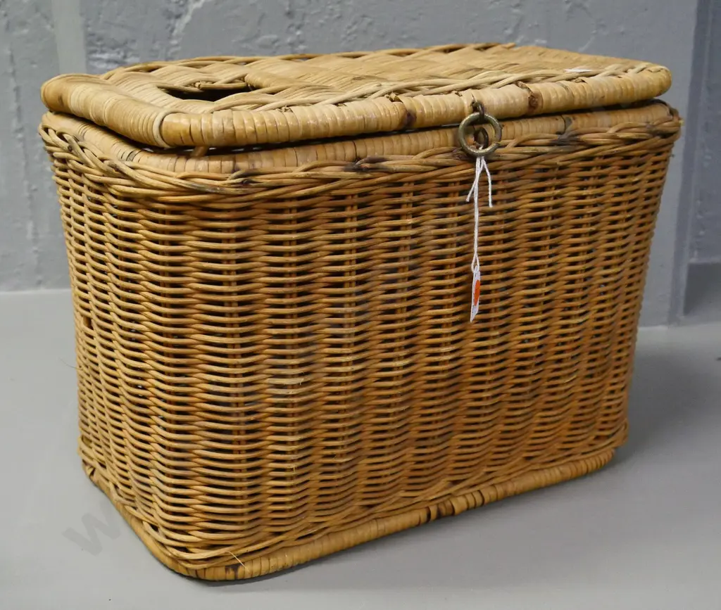 vintage cane fishing creel, no straps H-260 W-360 D-220 Image 1++